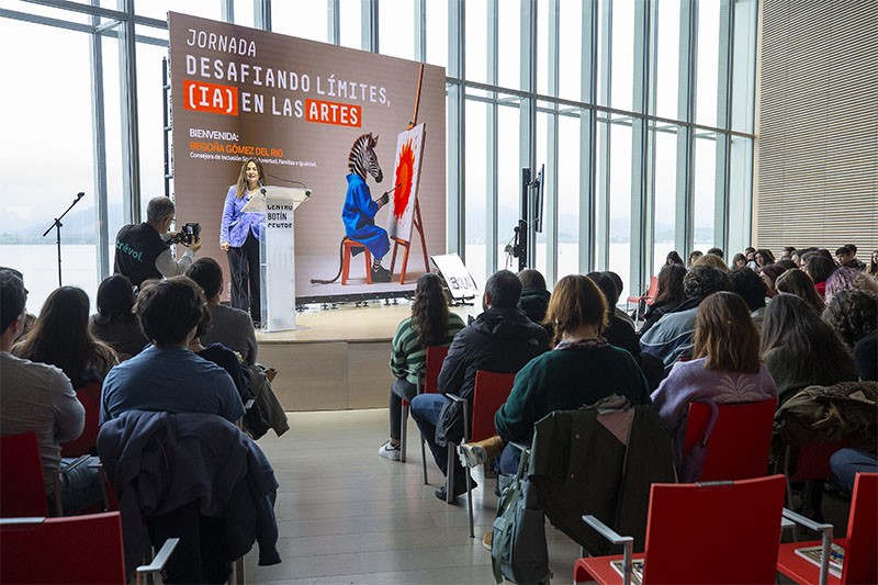 La consejera de Inclusión Social durante la inauguración de la jornada en el Centro Botín. (Foto: Lara Revilla)