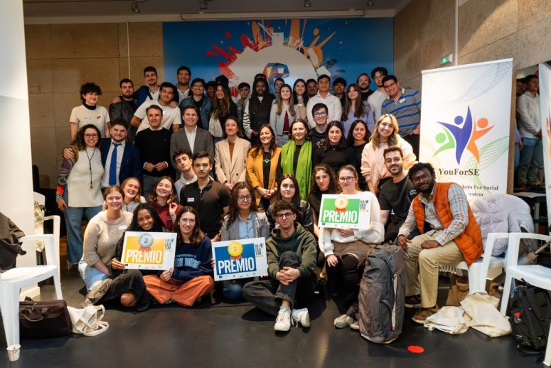 participantes y autoridades en el Hackaton Juvenil YouForSe