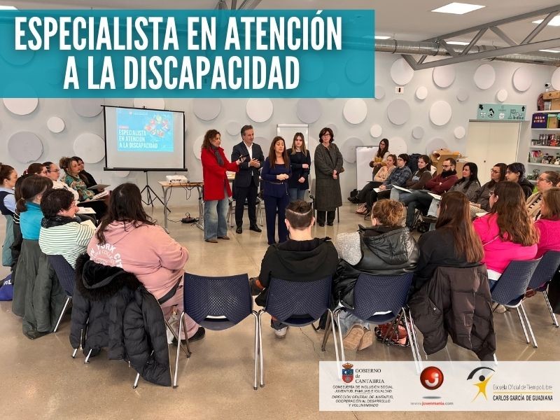 Alumnado del curso Especialista en Atenci&oacute;n a la Discapacidad, junto a la consejera, el alcalde, la concejala de juventud y la presidenta del CERMI