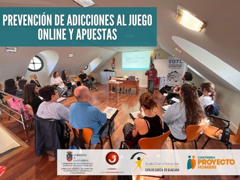 Grupo de alumnos y alumnas del curso y formadora