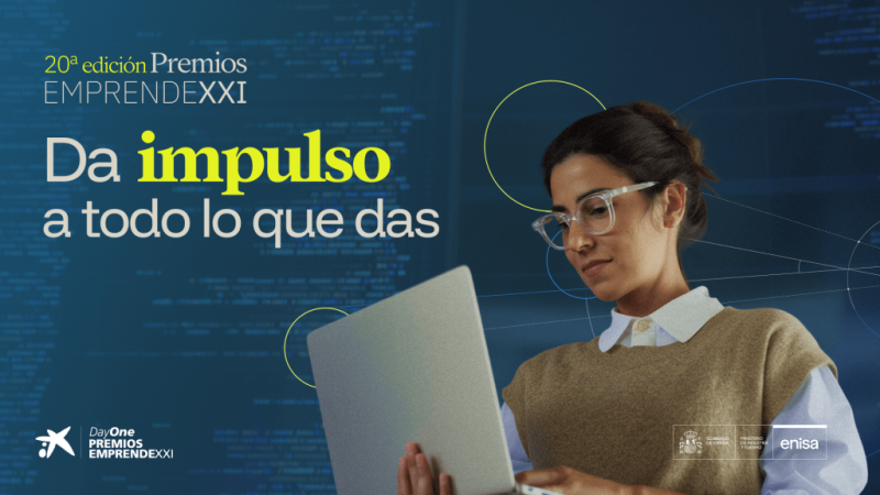 cartel de fondo oscuro con chica con mo&ntilde;o y gafas transparentes sujetando port&aacute;til plateado en una mano mientras lo mira