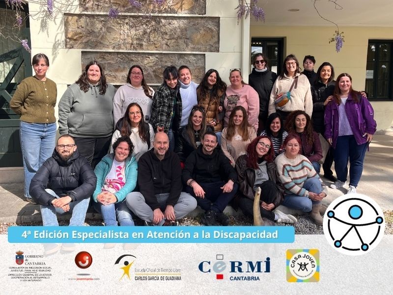 Foto de grupo del alumnado de la cuarta edición del curso: Atención a la Discapacidad en la Escuela Oficial de Tiempo Libre