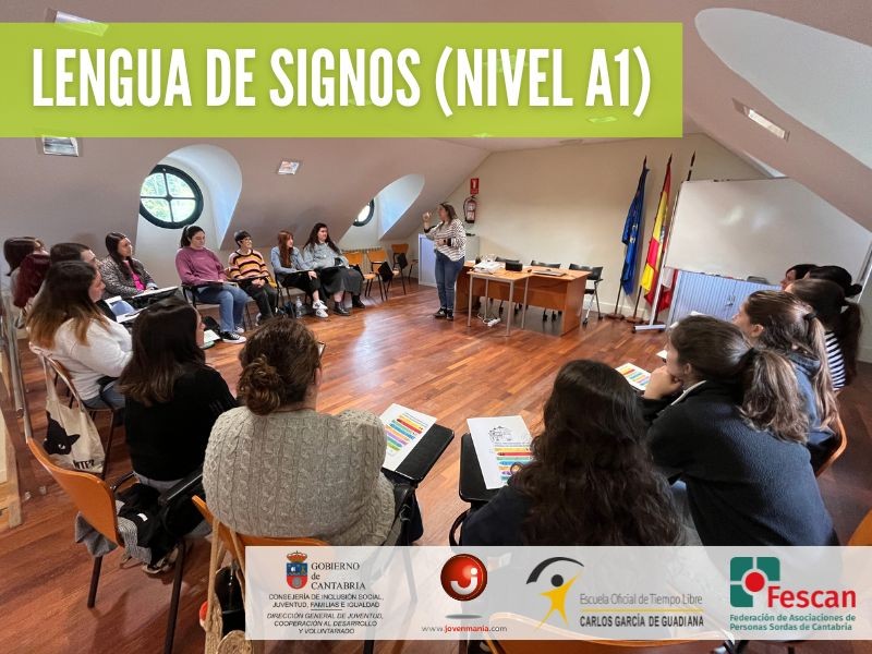Alumnado en el curso de Lengua de Signos.