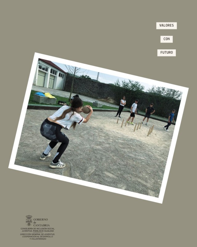 Valores con Futuro niños saltando niños jugando bolos