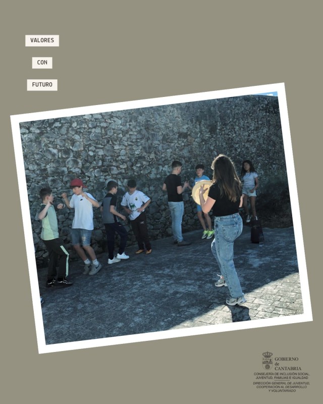 Valores con Futuro niños saltando niños bailando